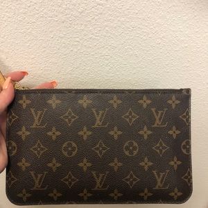 Authentic LouisVuitton Neverfull pochette wristlet